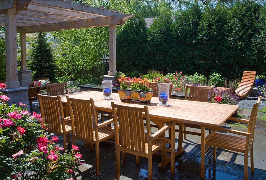 glenview-patio-arborvitae-privacy-hedge patio-with-arbovitae-hedge